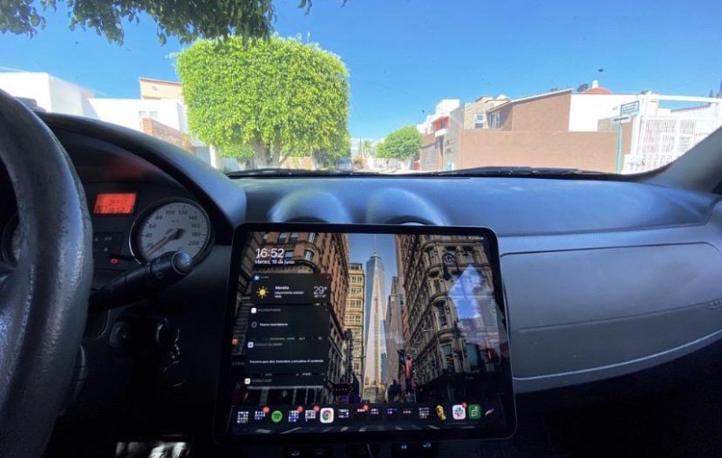 iPad WiFi Cellular giúp bạn duy trì kết nối khi đang di chuyển trên xe